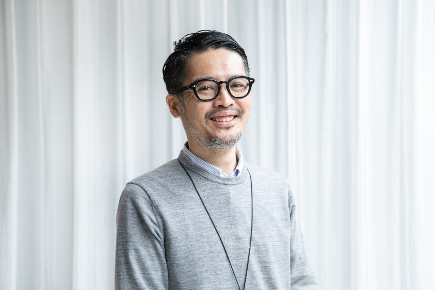 Double 店長・西村光太郎さん。趣味はレコード鑑賞。「好きなミュージシャンのアルバムを、レコードで買い直しています。渋谷系の明るい音楽が好きなので、休日の昼間に楽しむことが多いです」Instagramアカウント@nishilabor