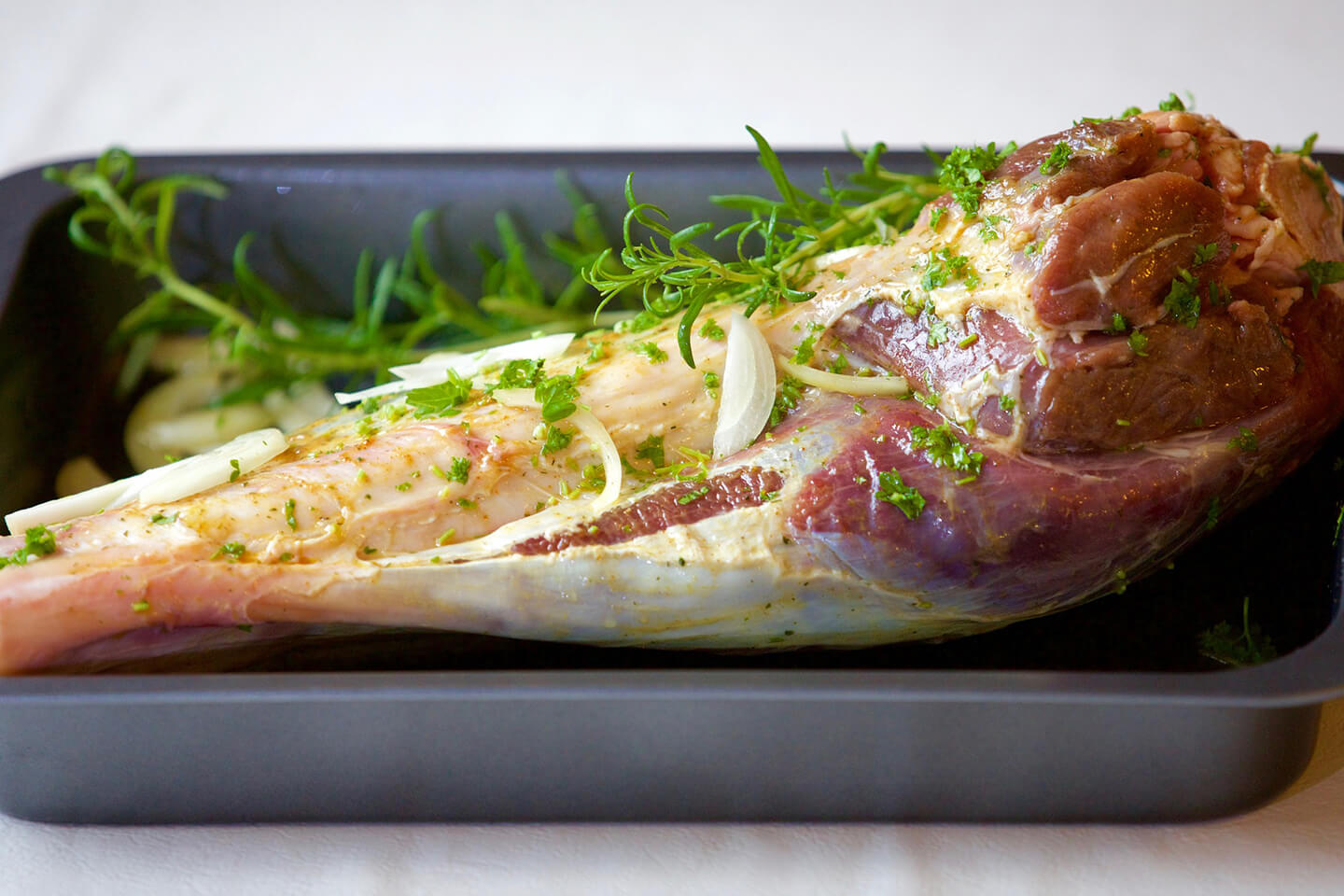 「ラム」は羊肉のなかでも最上級といわれており、フレンチでは高級な食材とされています