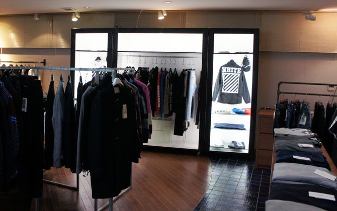 宮城県仙台市のReVoLuTioN、オフホワイトなどが入るビルの店内