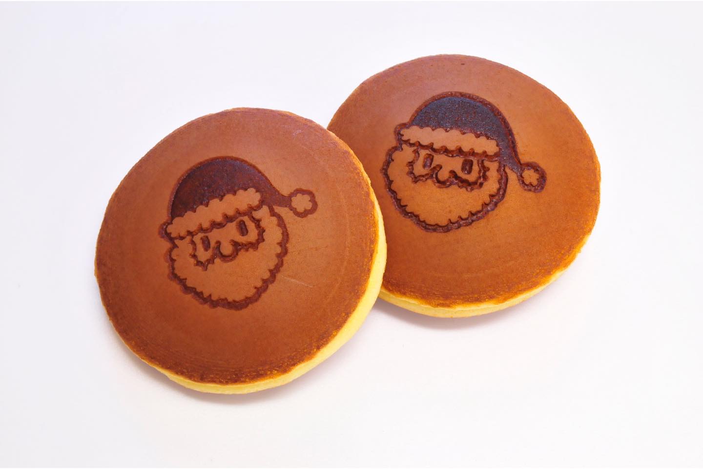 クリスマス限定 サンタクロース焼印入り 桔梗信玄餅どら ¥180(税抜)