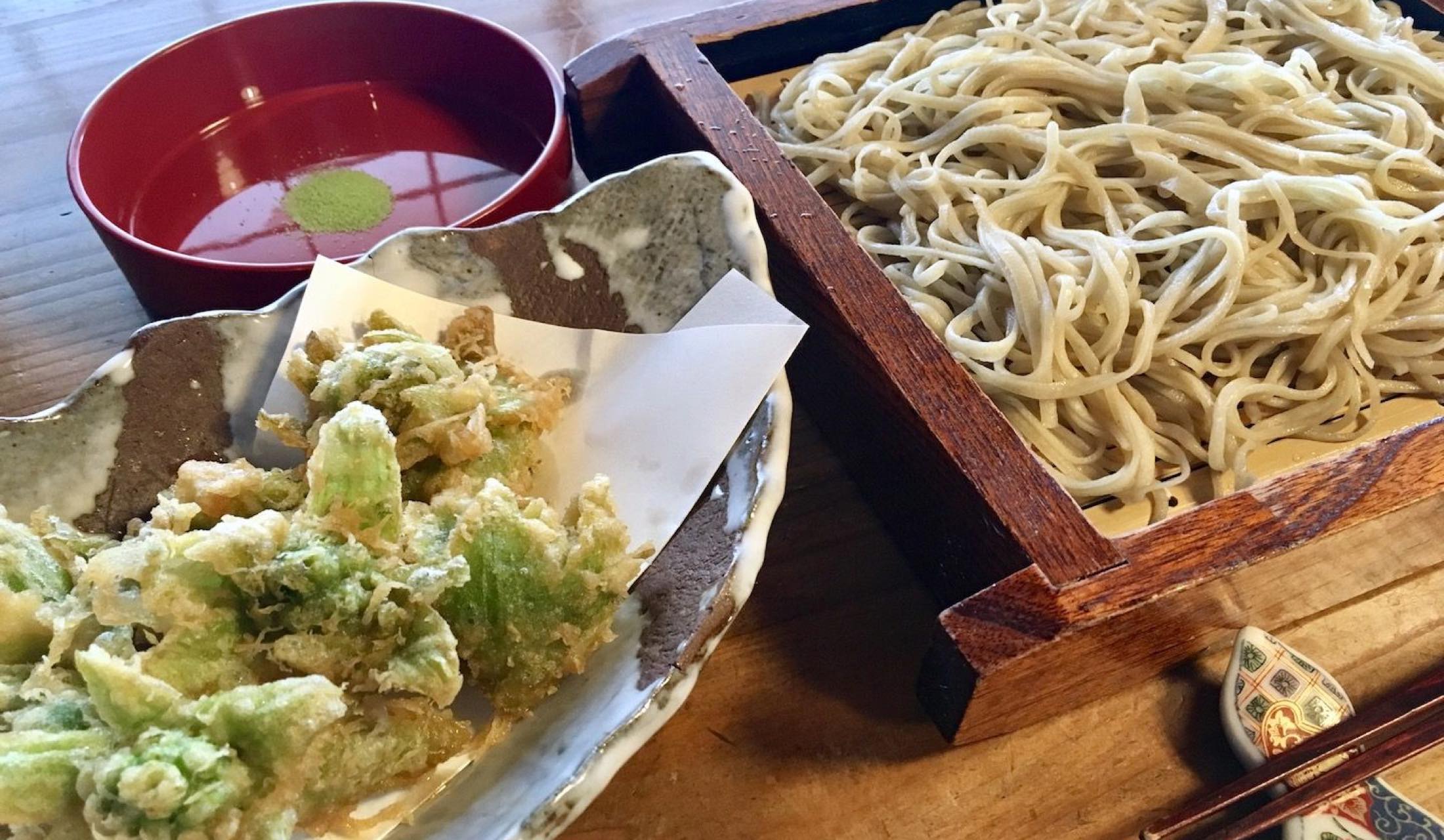 春先しか食べられない 採れたてでおいしすぎる 山菜天ぷらそば ３選 Precious Jp プレシャス