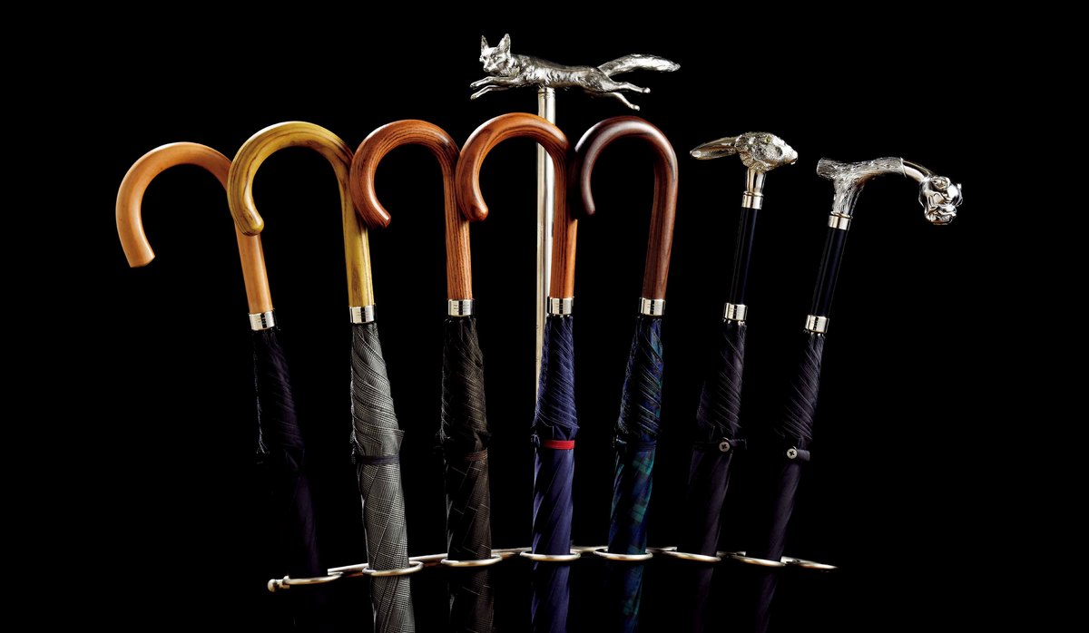 フォックス・アンブレラズの個性豊かなハンドルたちが、もち主の立ち姿