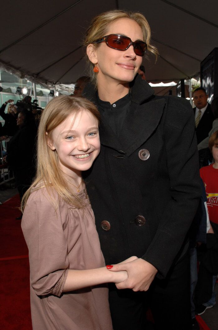 右は、ジュリア・ロバーツ。