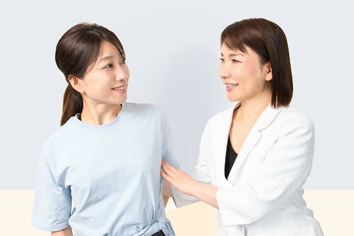 二人の女性　メソッドの指導をしている