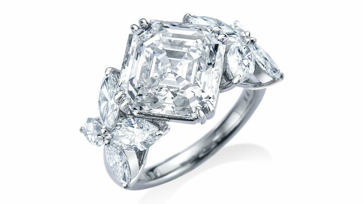 リング［プラチナ950×ダイヤモンドセンター5.19カラット／サイド1.90カラット］￥105,000,000