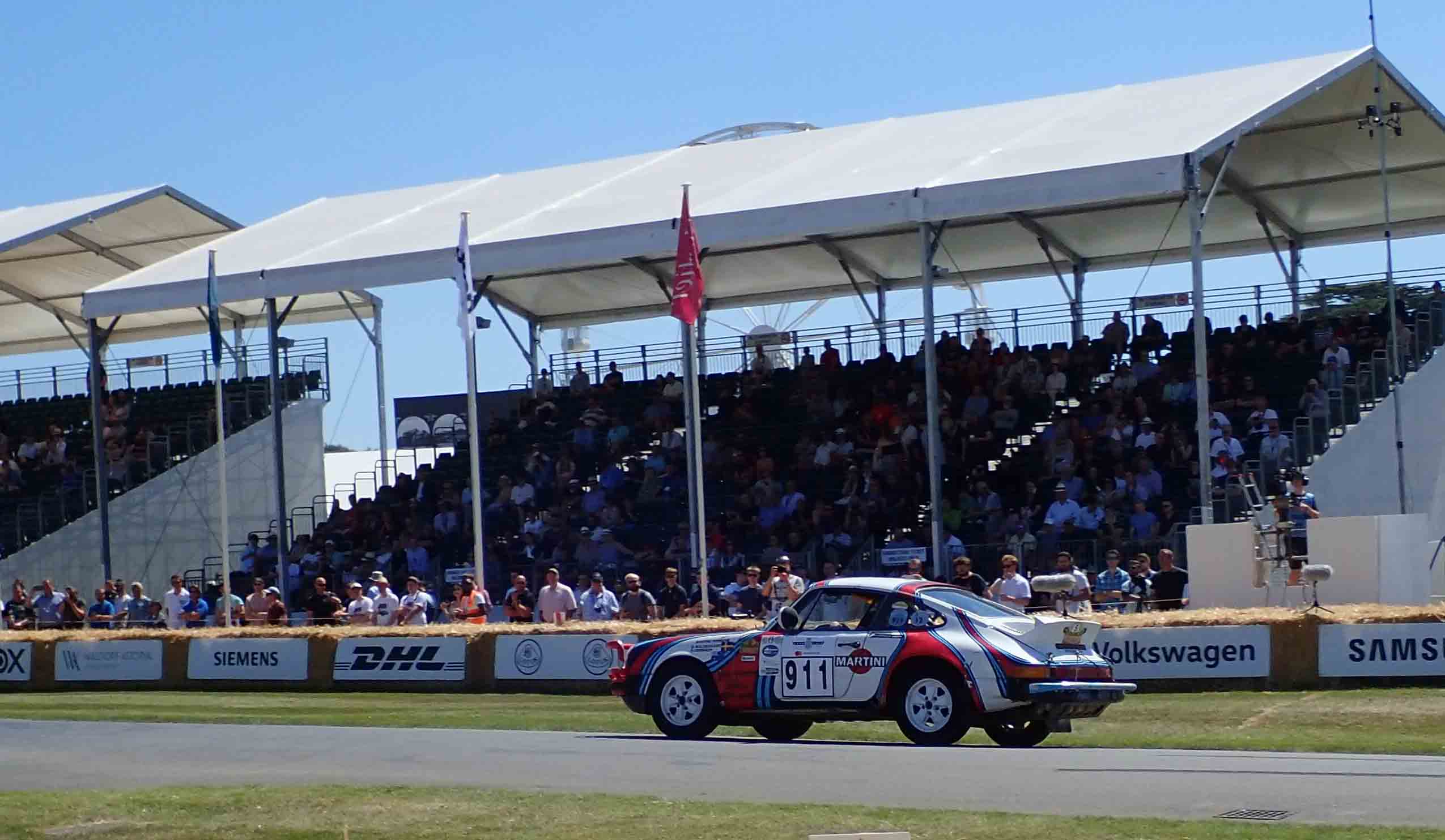 ポルシェ・911 SCラリーも走っていた。