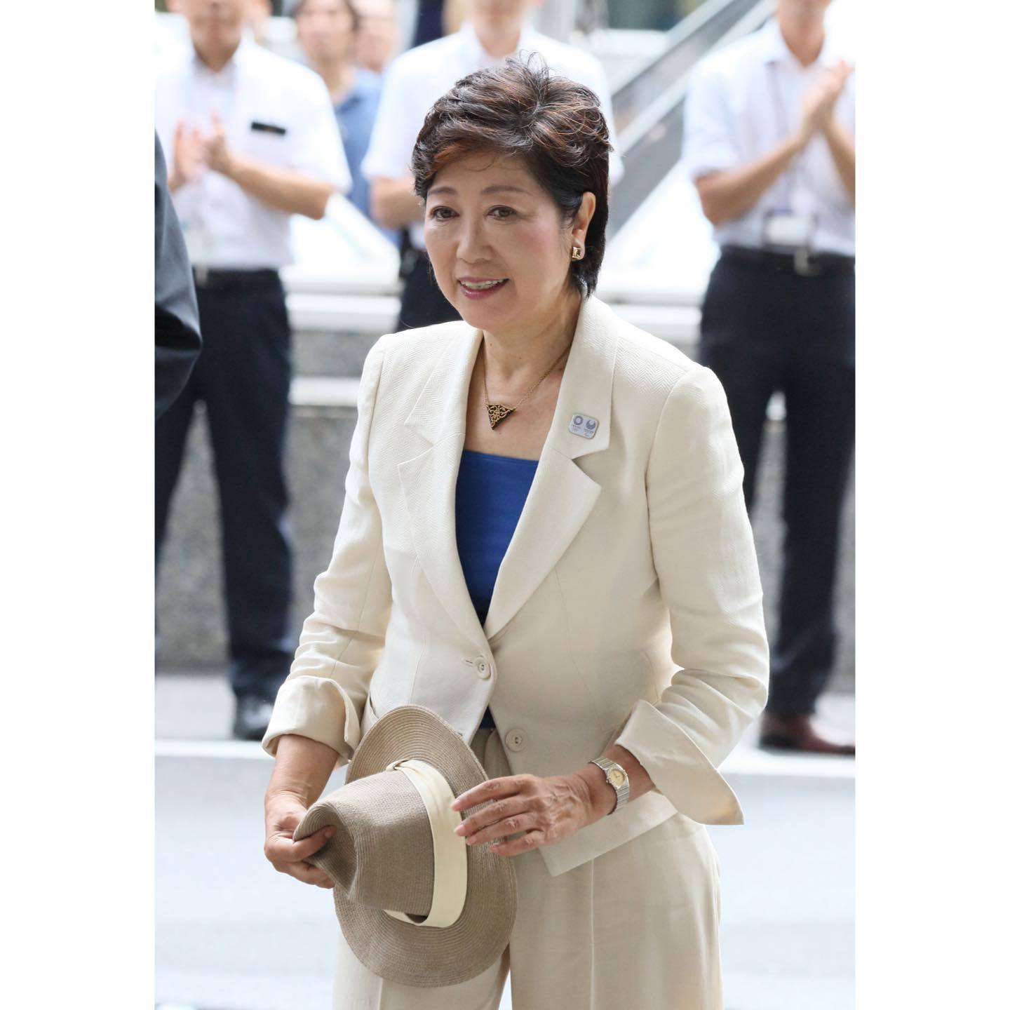 オメガ「コンステレーション」を着用する小池百合子さん。 photo:Shutterstock/アフロ