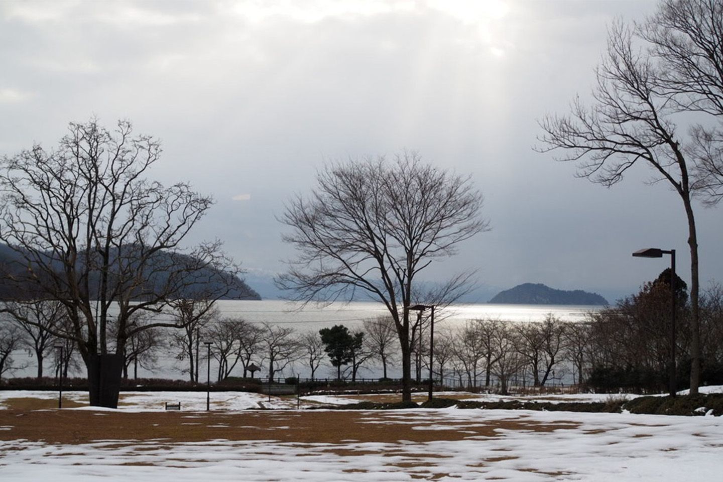 ホテルの正面には、琵琶湖と、竹生島が見えます。