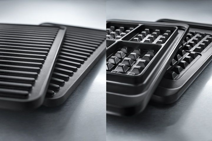 オプションの波型プレートとワッフルプレート。プレートを買い足すと、別商品を買うことなくいろいろカスタムできるのが便利。