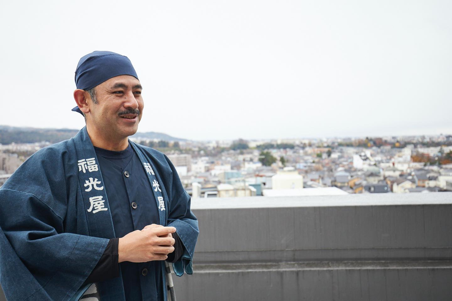 「福光屋」の醸造蔵・壽蔵を率いる杜氏の板谷和彦さん。シニアソムリエとのコラボブランド「ITAYA」を誕生させるなど、伝統を守りながら、日本酒造りに新しい風を吹き込む。