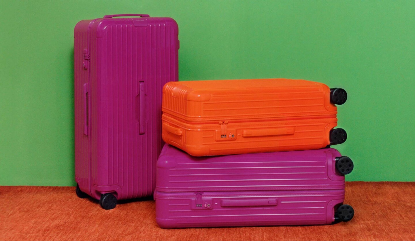 リモワ「エッセンシャル」コレクションから登場するシーズナルカラー「オレンジ」と「マゼンタ」