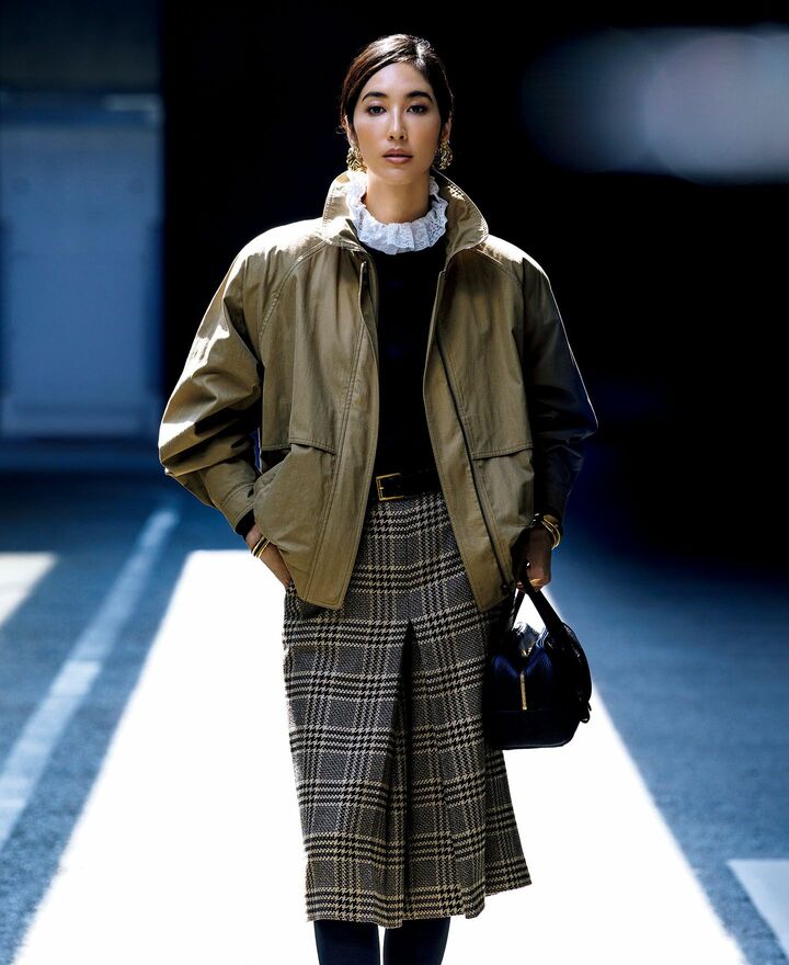 サンローランのウエアを着用したモデルの立野リカさん