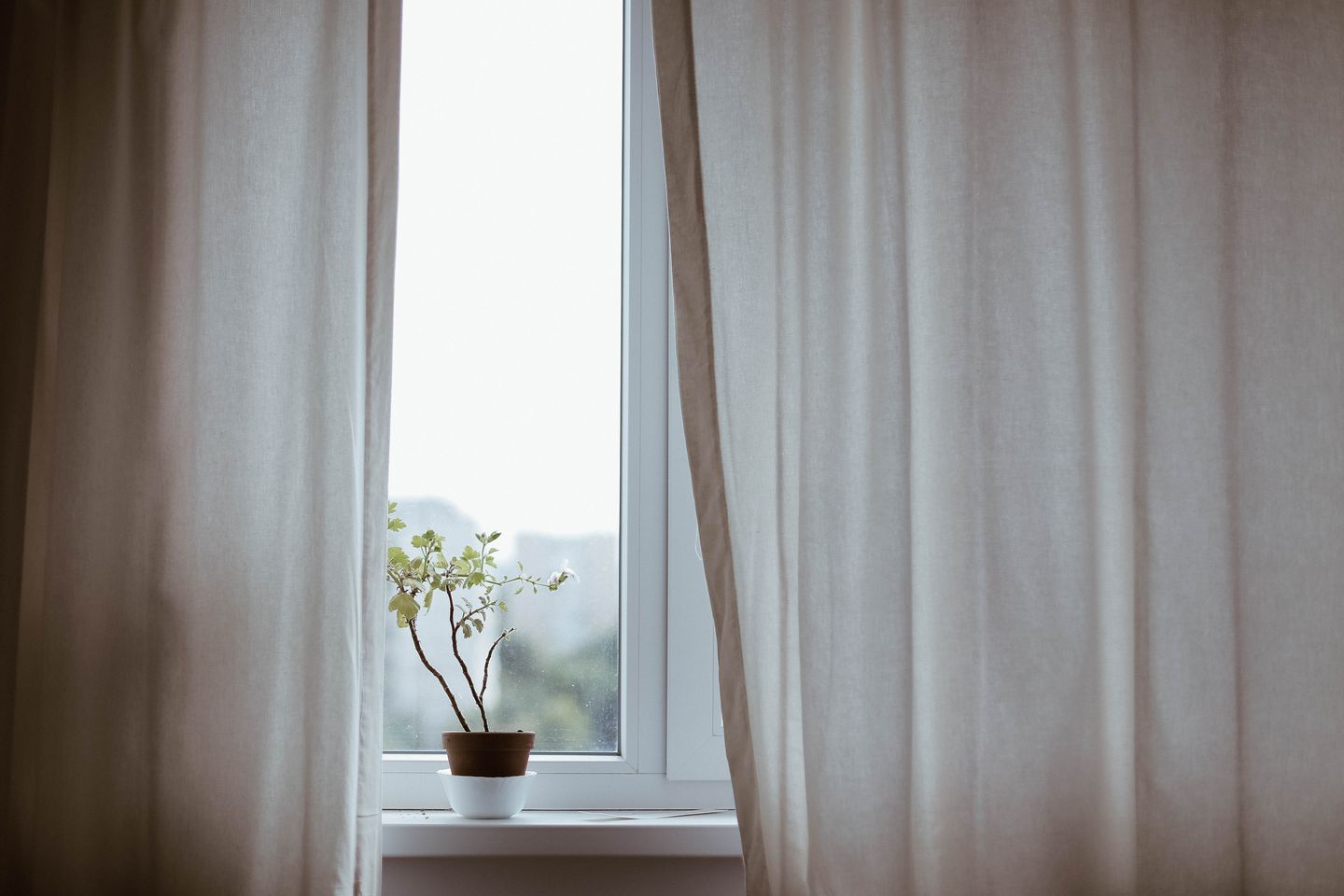 窓を開けるのに狙い目の時間帯とは?