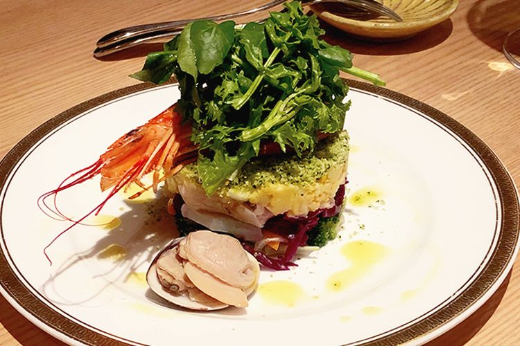 『葵カッポンマーグロ』1,190円(税抜)。色とりどりの野菜と魚介が織りなす、見た目も美しい一品