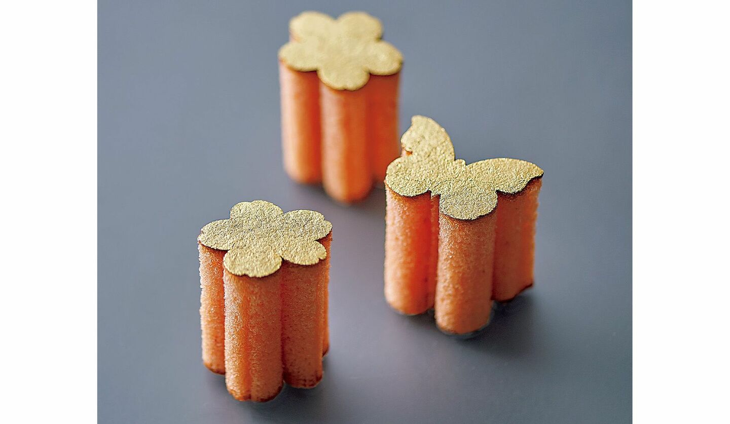 金沢の和菓子店「まめや金澤萬久」の「金かすてら 桜」