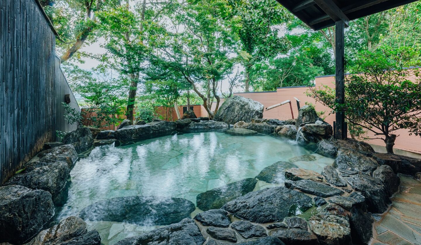 「ふかほり邸」の大浴場・露天風呂