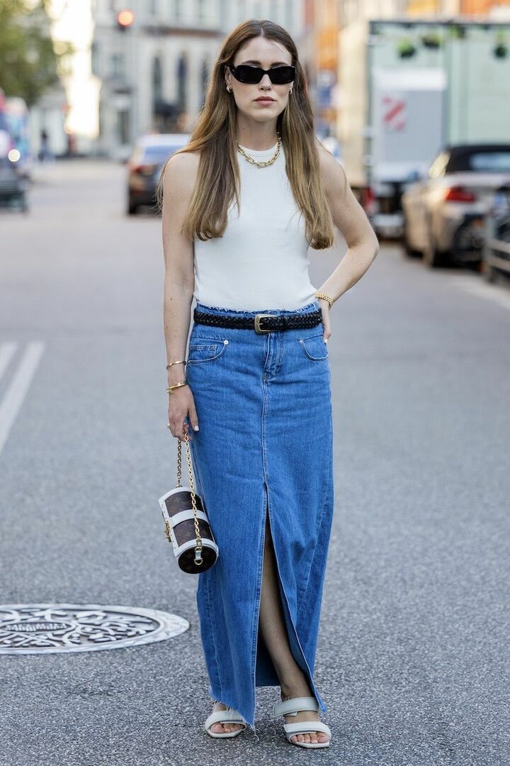 ヘルシーさに拍車をかける、ナチュラルなダウンヘアも好バランス。