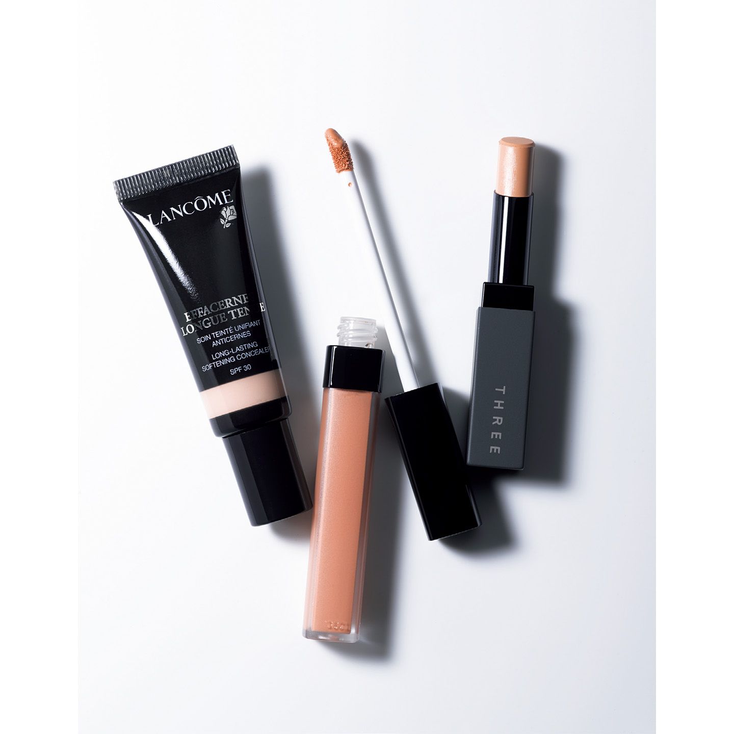 左から/ランコム エファセルン ロング トゥニュ 全4色 15ml ¥4,000、シャネル ル コレクトゥール ドゥ シャネル 全5色 ¥4,300、THREE ラディアントワンドインヴィジブル 全3色 ¥3,800