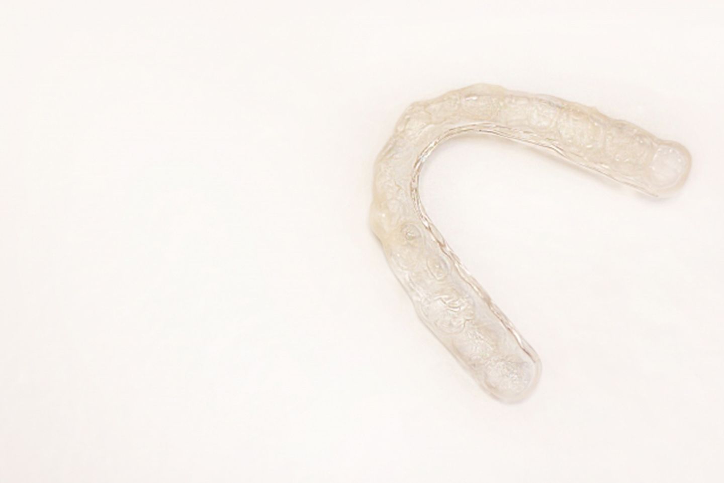 食事のときなどに取り外しが可能な「マウスピース矯正」