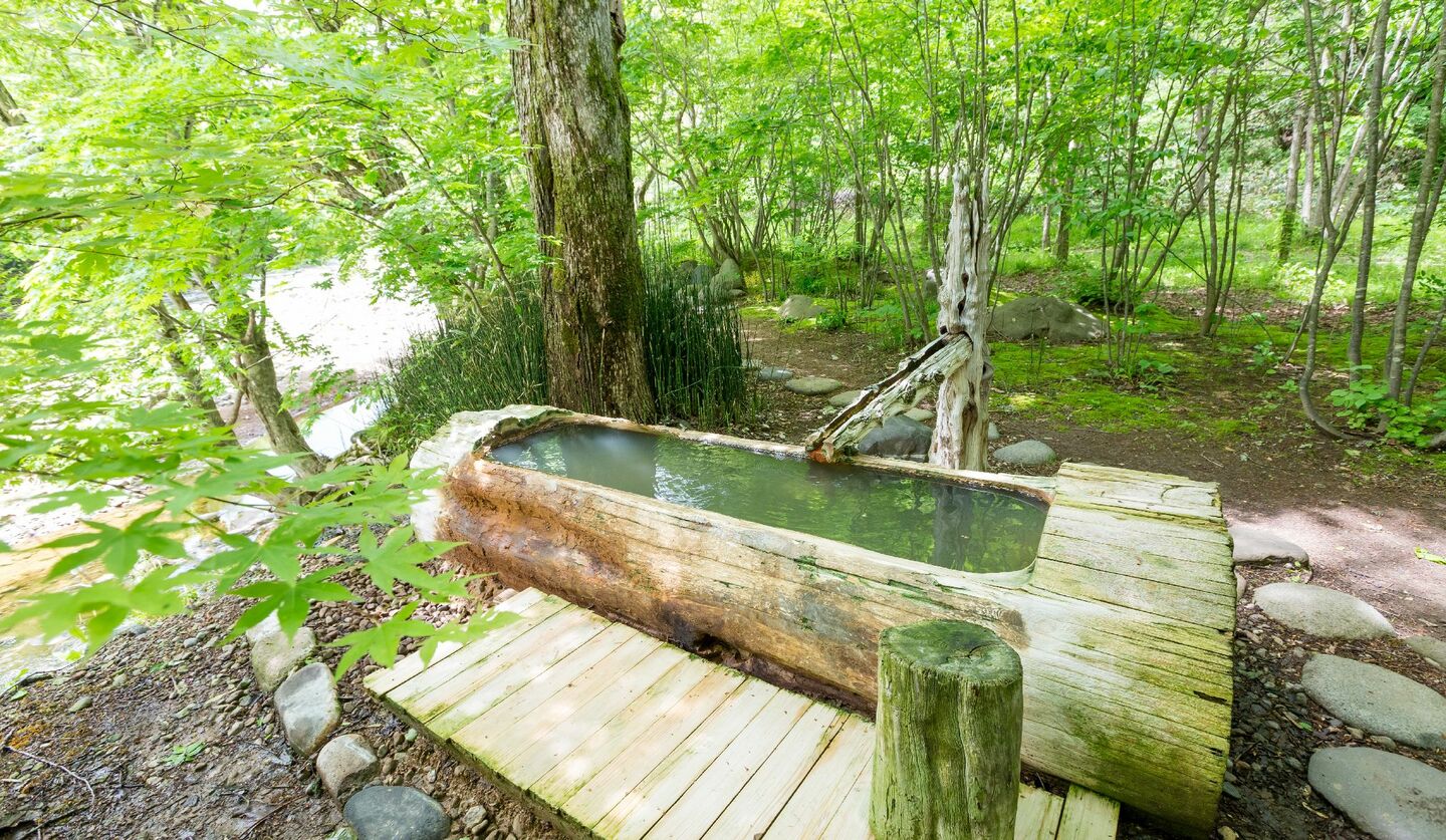 「銀婚湯」の「トチニの湯」
