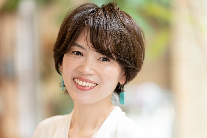 ラフで自然体。しなやかな毛流れで大人の優雅さを表現。