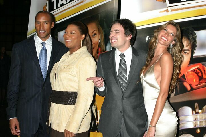 左から共演のヘンリー・シモンズ、クイーン・ラティファ、ジミー・ファロンと。