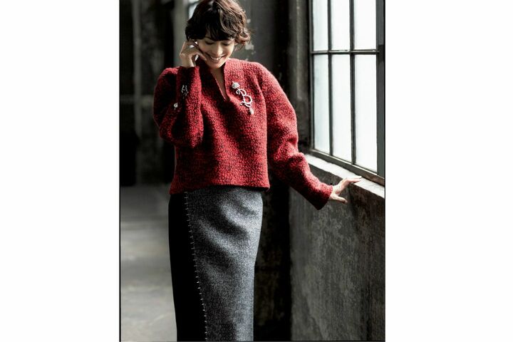 ニット・スカート・ブローチ［胸］［そで］・イヤリング（バレンシアガ ジャパン）