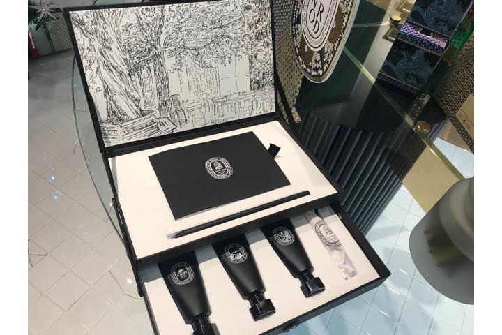 「フレグランスオイル3種類コフレ」¥18,380(税別)