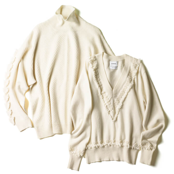 左／前身ごろは平編みをベースに斜めの鎖編みを配し、グラフィカルな動きのある模様を表現。たっぷりとしたドロップショルダーライン。後身ごろはなめらかなハイゲージ。インパクトデザインをすっきり着こなせます。［カシミヤ］￥165,000・右／長すぎず短すぎない絶妙な着丈。裾を引き締める幅広リブで自然にブラウジングできます。Vネックのゆったりとしたシルエット。高度なテクニックを駆使して、立体的な花モチーフを表現しています。［カシミヤ］￥130,000（ウールン商会〈バリーニットウェア〉）　[Precious2019年2月号127ページ]