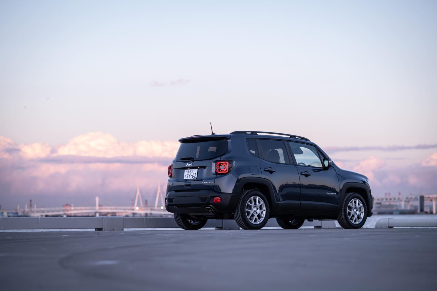 全長4255ミリ、全幅1805ミリ、全高1695(TRAILHAWK 4xeは1725)ミリ。