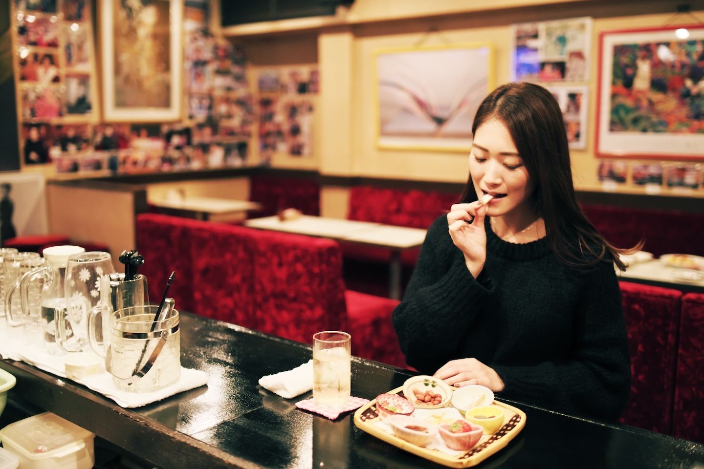 料理を出さないスナックも多い中、お通しだけでこの品数!