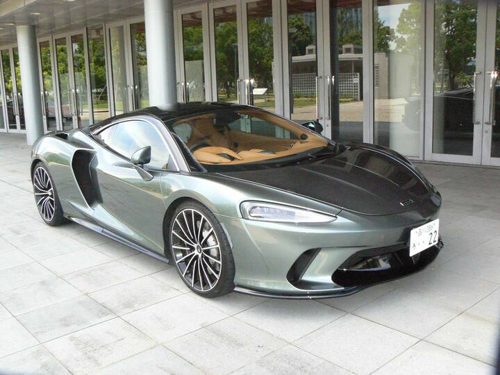 流れるような低いフォルムのマクラーレンは、クルマに詳しくない層の間でも認知度が高まっている様子。