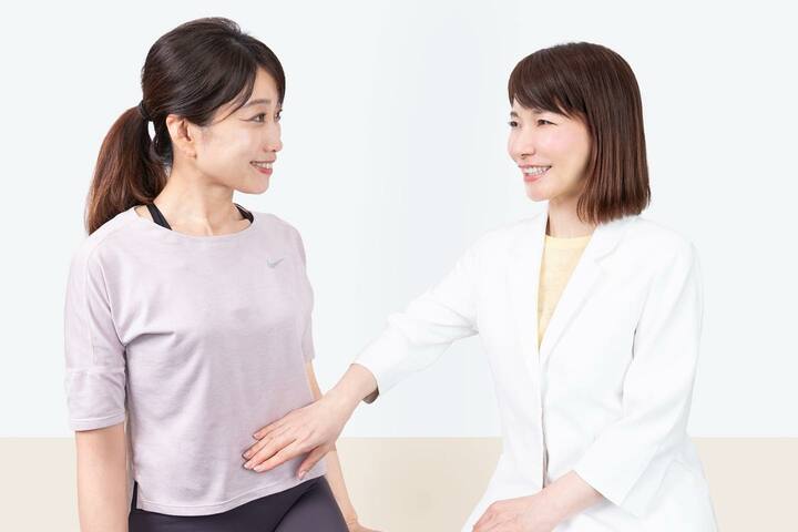 ２人の女性。メソッドの指導をしている