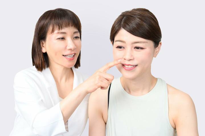 二人の女性　メソッドの説明をしている