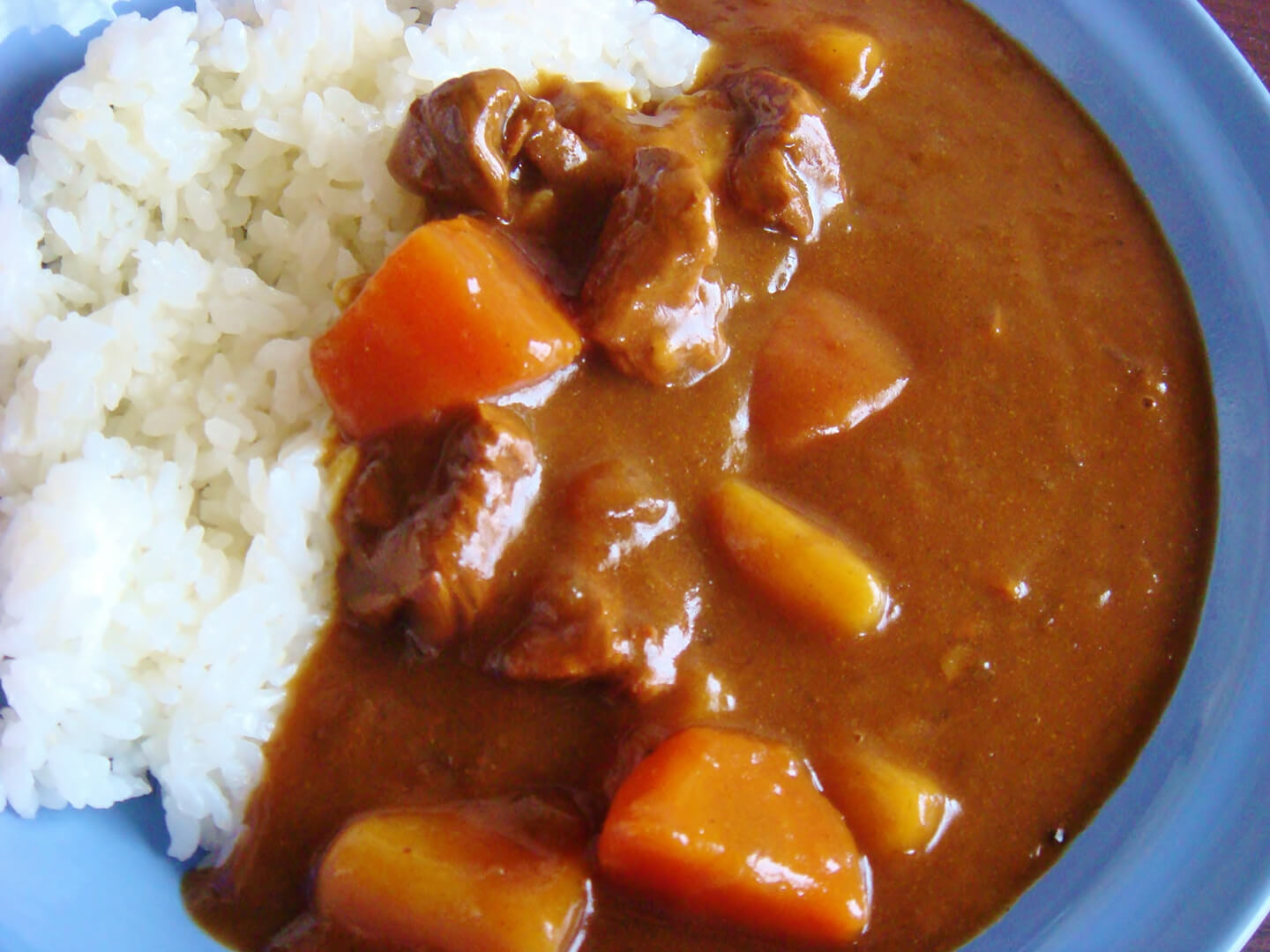 お店のカレーは「奥にご飯」が必須だった!