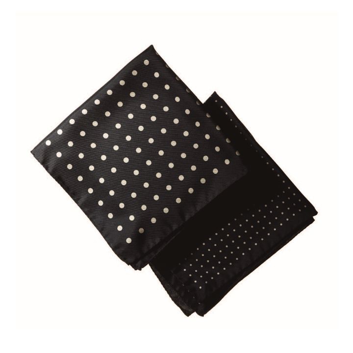 メンズのチーフ［縦40×横40cm］各￥6,800（ストラスブルゴ）　[Precious2018年9月号114ページ] 