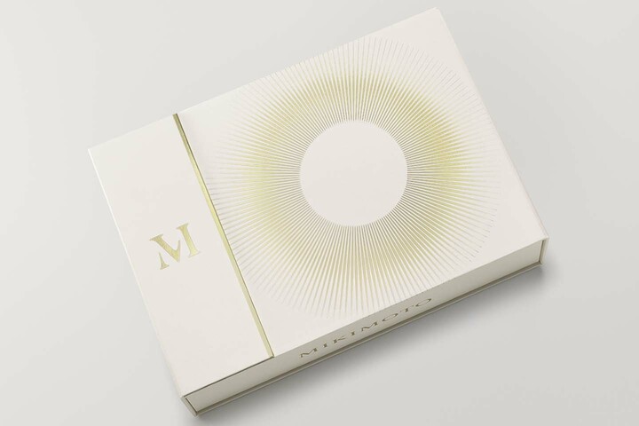 MIKIMOTO BEAUTYの2026年ホリデーコレクション『ミキモト ホリデー プレミアム コフレ』の商品カット