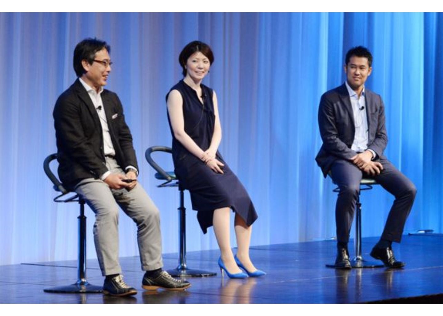 電通デジタル設立時に、主要メンバーの一人として登壇した時の安田裕美子さん(写真中央)