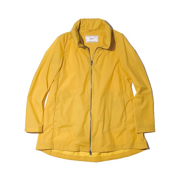 コート¥119,000(ヘルノ・ジャパン)
