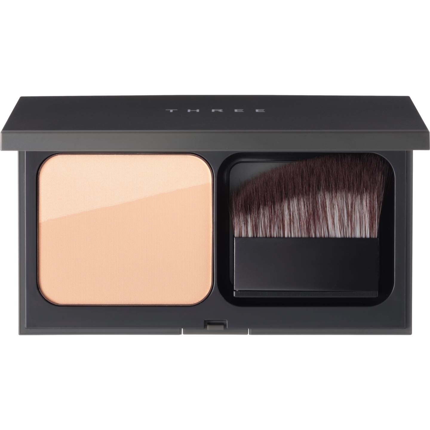 THREE プリスティーンコンプレクションパウダーファンデーション 全8色(リフィル) 天然由来成85% 12g¥4,500 SPF26・PA+++ 紫外線吸収剤フリー THREE プリスティーンコンプレクションパウダーファンデーション ケース 別売 ¥1,800 THREE プリスティーンコンプレクションパウダーファンデーション ブラシ H 別売り ¥1,800