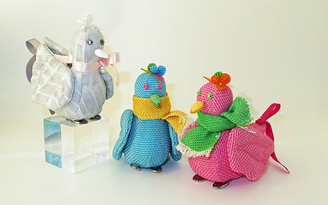 芦田多恵（TAE ASHIDA）がかわいい東北を応援するミナ・タン チャーム　鳥（酉）が完成　左／PIECO（ピーコ）￥13,000、中・右／SUNTA（サンタ）各￥12,000（全て税別）[幅8×長さ13×高さ12cm]