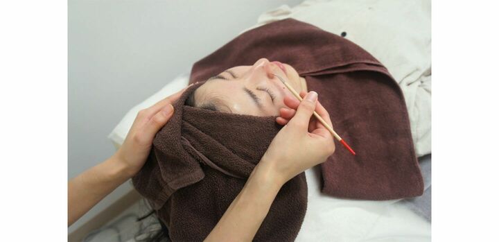 薬剤塗布直後から、チリチリとした軽い痛みあり。数分後、中和剤を流した後は、痛みは消失。