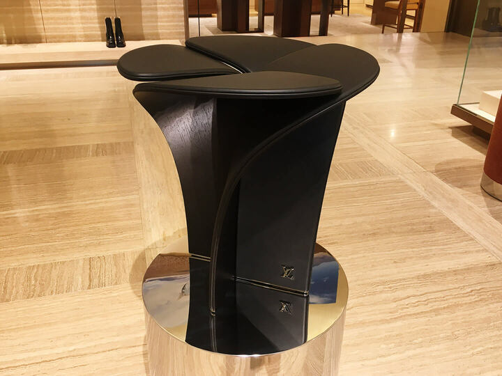 Blossom Stool / Tokujin Yoshioka[レザー×ウッド]￥1,025,000