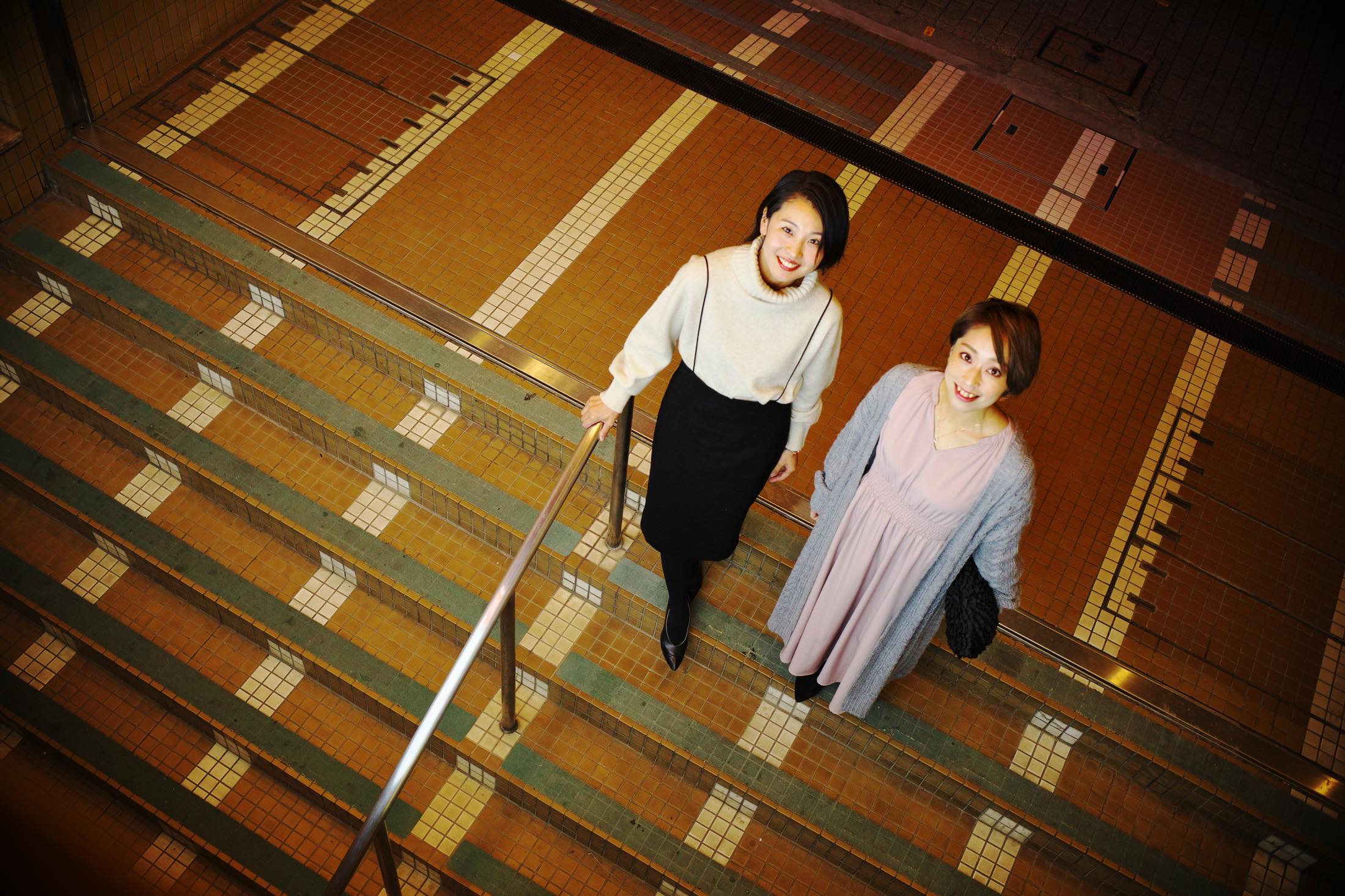 前川遙子さん(左)、バレエ講師の山本杏子さん
