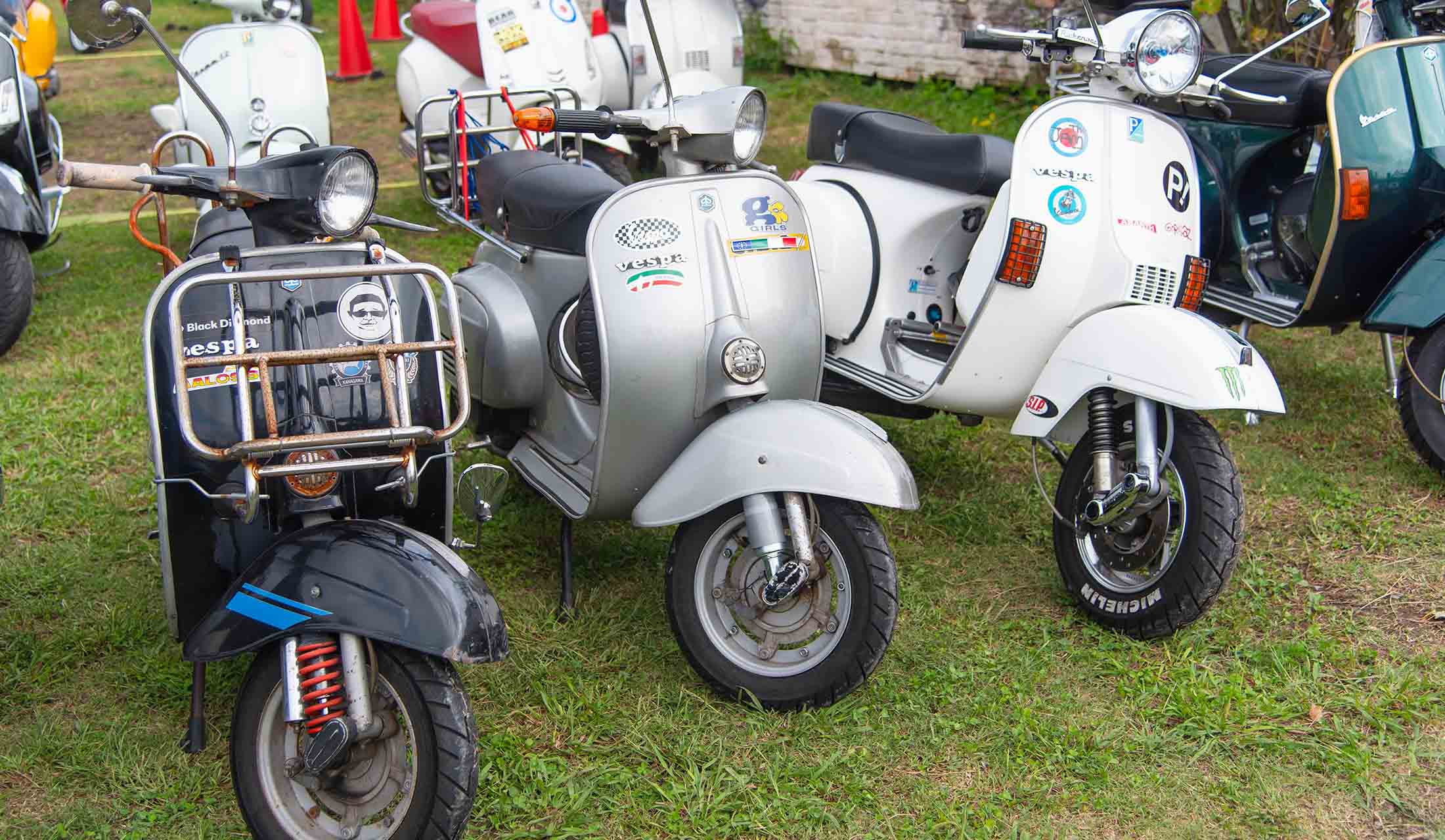 イベントの参加者が自走してきた車両。味の出たキャリアやステッカーが格好いい。現行モデルは日本で正規販売中。