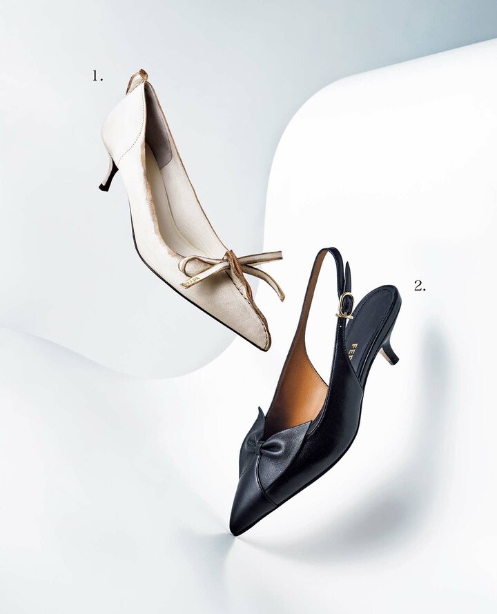 プラダとフェラガモのパンプス