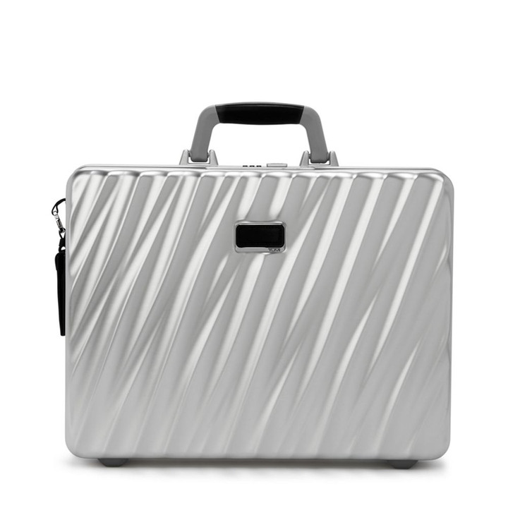 TUMIのブリーフケース「19 Degree Aluminum」