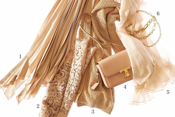 ベージュカラーに彩られたスカート、カーディガン、ネックレス、バッグ、ブラウス