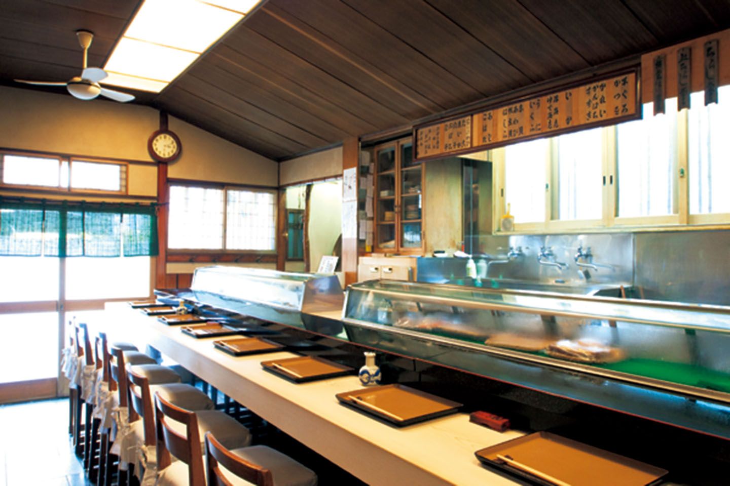 「㐂寿司」の店内