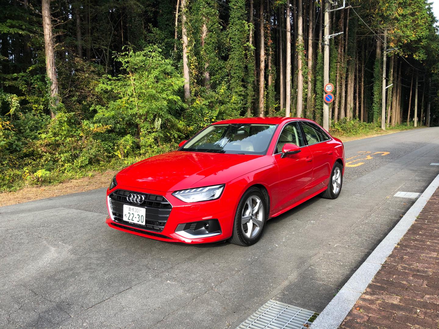 スポーティな足まわりなどを備えた「A35 TFSI S line」。